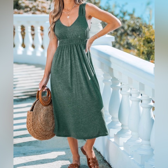 Cupshe Dresses & Skirts - Cupshe Elegant Green Sleeveless Maxi Dress